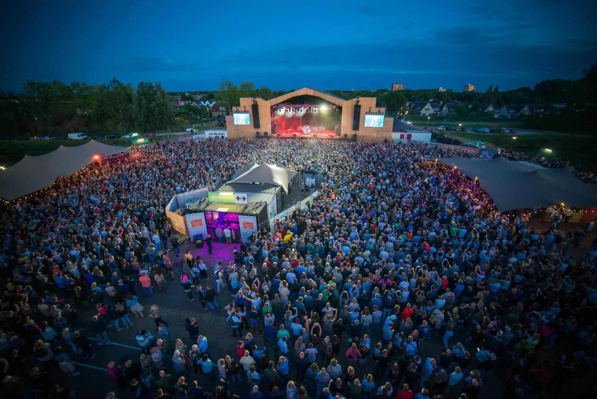 Stretchtenten voor culinair festival CuliNESSE in Rotterdam-Nesselande